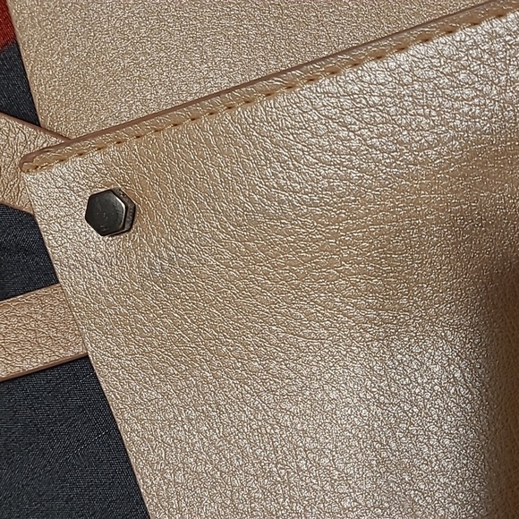 💕Neiman Marcus Tote -  Light Pink/Rose Gold with Pearl Sheer Finish💕 - Picture 11 of 12